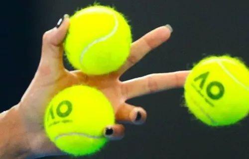 網(wǎng)球到底是黃色還是綠色？看看費德勒怎么說