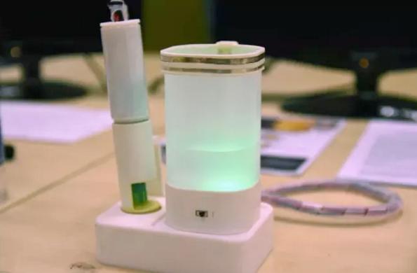 你的好友發(fā)來(lái)一杯假的檸檬水，嘗嘗不?