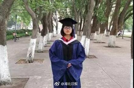 果然畢業(yè)論文的致謝才是最精彩的！感謝貓、狗、愛(ài)豆，能加的戲都加上了……