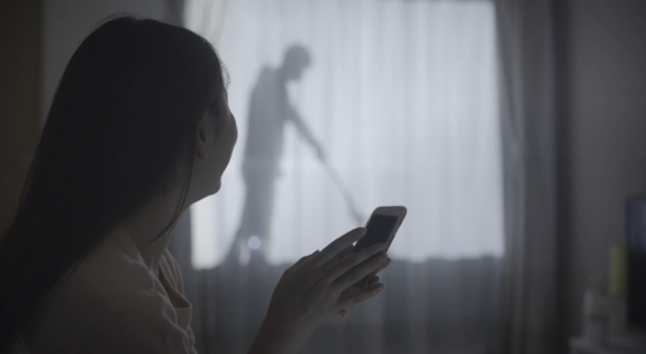 這個創(chuàng)意有點暖：為保護獨居女性，日本公司發(fā)明窗簾上的男友