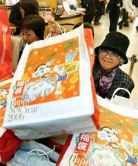 日本：新年搶購(gòu)“幸運(yùn)包”