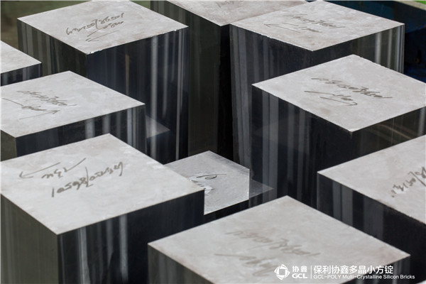 <P>保利協(xié)鑫多晶小方錠</P>
