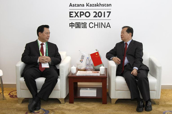王錦珍副會(huì)長在中國館會(huì)見河北省副省長王曉東<BR>