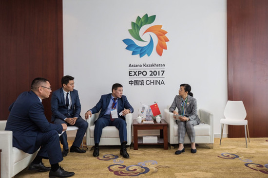 中國館政府副代表、館長舒寰會見國際哈薩克斯坦—中國投資貿(mào)易促進(jìn)委員會董事長