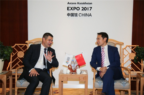 捷克工商部部長吉里•哈弗里賽克參觀中國館：中國日益展現(xiàn)負(fù)責(zé)任大國形象，新能源技術(shù)將受益全球