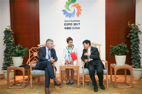 國(guó)際道路運(yùn)輸聯(lián)盟主席克里斯汀•拉博爾特到訪中國(guó)館：積極推動(dòng)“一帶一路”的落實(shí)