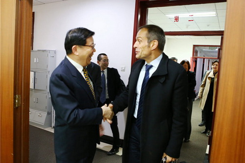 DRC president Li Wei meets with Schneider Electric CEO