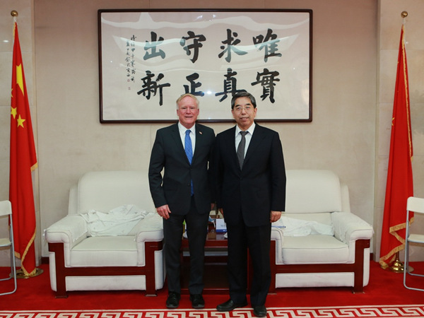 DRC official meets with Singapore's Ambassador to China