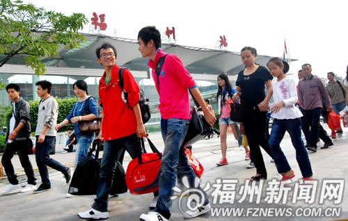 福州火車(chē)站迎來(lái)返程客流高峰 日發(fā)送旅客5.5萬(wàn)人