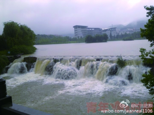 杭州西湖長(zhǎng)橋被淹沒(méi)　網(wǎng)友戲稱“水漫金山”(圖)