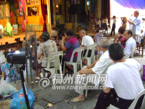 榕市區(qū)4公園新添便民納涼點 增設飲水機電風扇等
