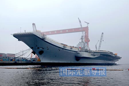 中國(guó)航母平臺(tái)今進(jìn)行出海航行試驗(yàn)　時(shí)間不會(huì)太長(zhǎng)