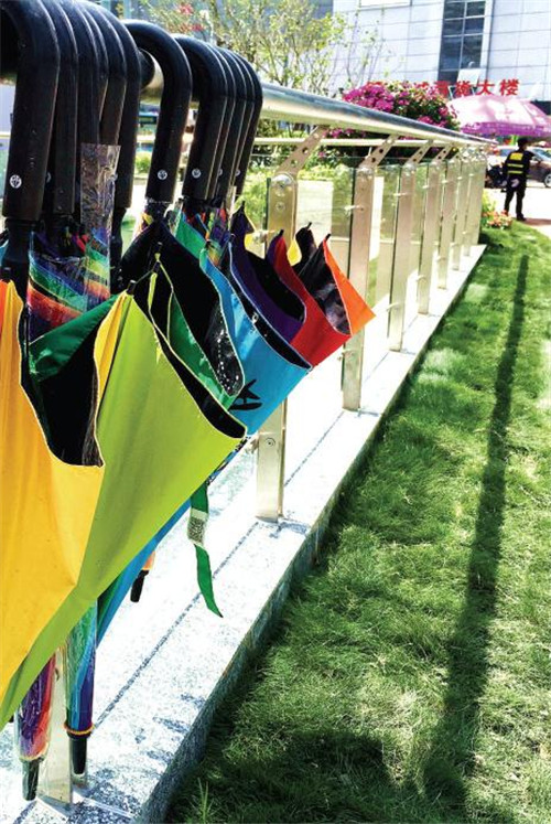 Shared umbrellas serve moist Guiyang