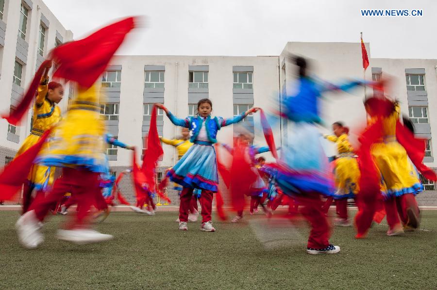Pupils practise traditional Andai Dance in N China