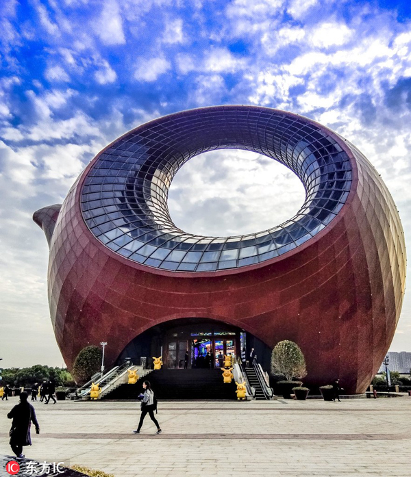 Giant teapot shines in Wuxi