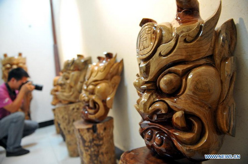 Pioneer in mask making of Nuo dance