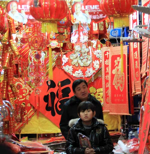 濟(jì)南市年貨市場(chǎng)紅紅火火<BR>