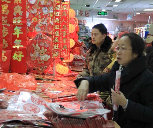 濟(jì)南市年貨市場紅紅火火<BR>