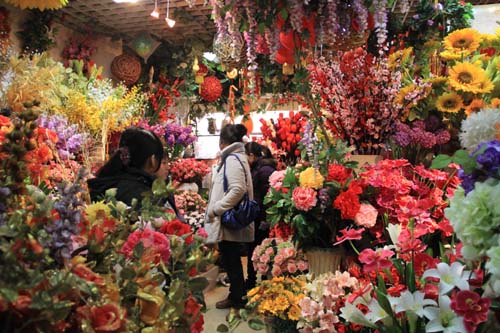 濟(jì)南市年貨市場(chǎng)紅紅火火<BR>