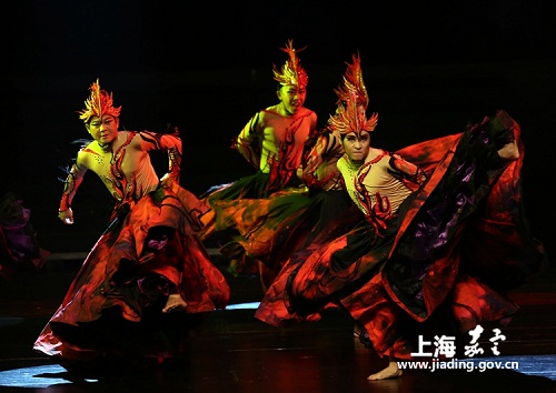 Yunnan folk opera bedazzles Jiading residents