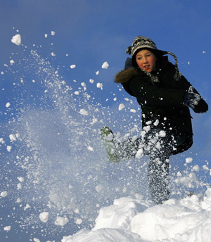 Cold breeze and snow continue to sweep N Hemisphere