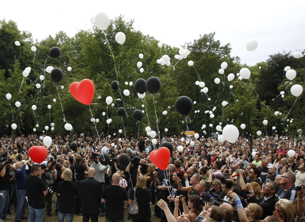 Memorial service held to mourn stampede victims