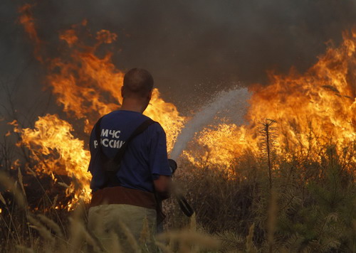 Wildfire burns in Russia, killing at least 40