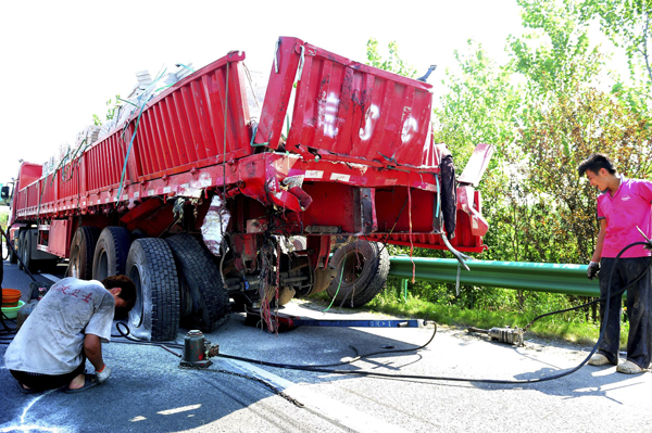 10 dead in highway pile-up in East China