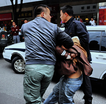 Three women rescued from hostage-taker