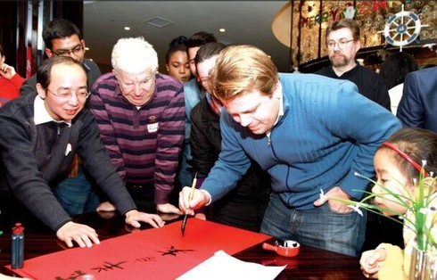 Foreigners living in Jiangsu join in Spring Festival celebrations