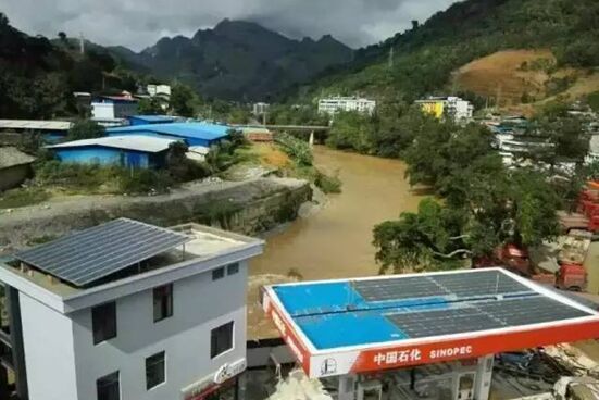 中石化南溪加油站選用漢能柔性薄膜發(fā)電屋頂