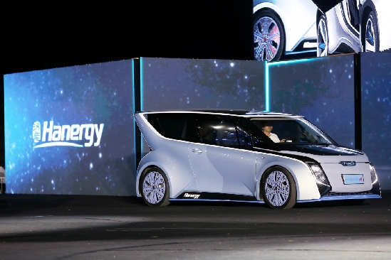 漢能發(fā)布全太陽能動力汽車，李河君自駕巡游全場