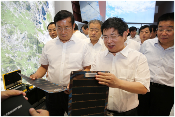 聊城市委書記徐景顏蒞臨漢能總部參觀調(diào)研