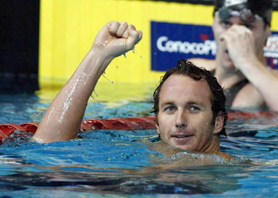 US Peirsol breaks 200m backstroke world record