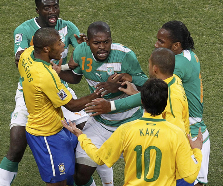 Brazil beat Cote d'Ivoire but Kaka sent off