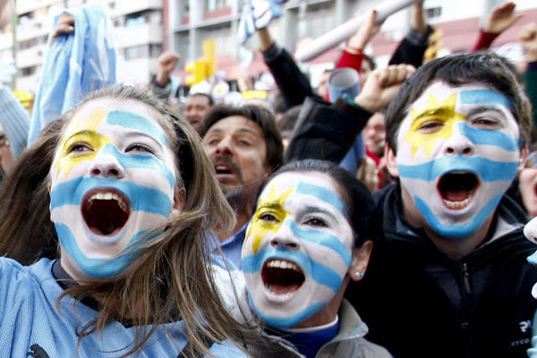 Forlan scores two as Uruguay win Copa America Forlan scores two as Uruguay win Copa America