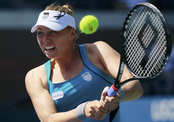 Wozniacki sets up semis against Serena, Stossur advances Wozniacki sets up semis against Serena