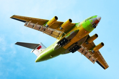 我國自主發(fā)展的運―20大型運輸機首次試飛圓滿成功