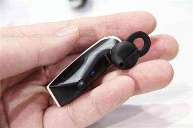 Jawbone藍(lán)牙耳機(jī)推出，可“旁若無人”通話