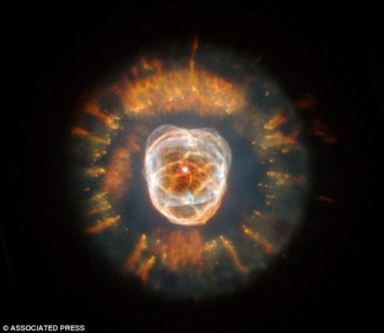 NASA公布愛斯基摩人星云壯美死亡照片