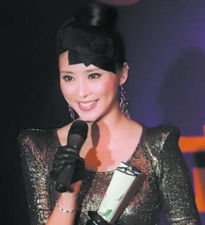 孔令輝攜神秘女赴千萬(wàn)豪宅 網(wǎng)友指認(rèn)其身份