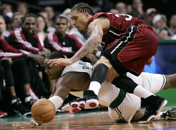 NBA季后賽：凱爾特人主場(chǎng)“滅火”