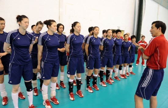 女排主帥王寶泉訓(xùn)練場(chǎng)上過“五一”