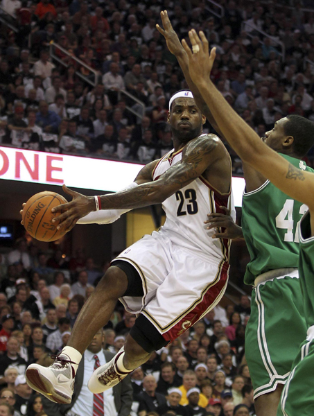 NBA：綠衫軍大勝奪主場優(yōu)勢 騎士1:1被扳平