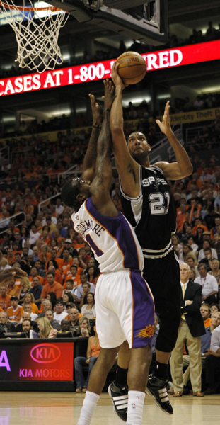 NBA：納什狂砍33分 太陽(yáng)主場(chǎng)擊退馬刺1:0領(lǐng)先