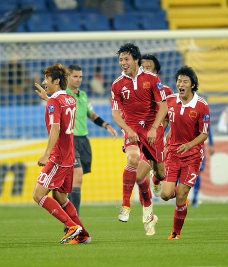 亞洲杯：中國(guó)隊(duì)2:0完勝10人科威特 取得開門紅
