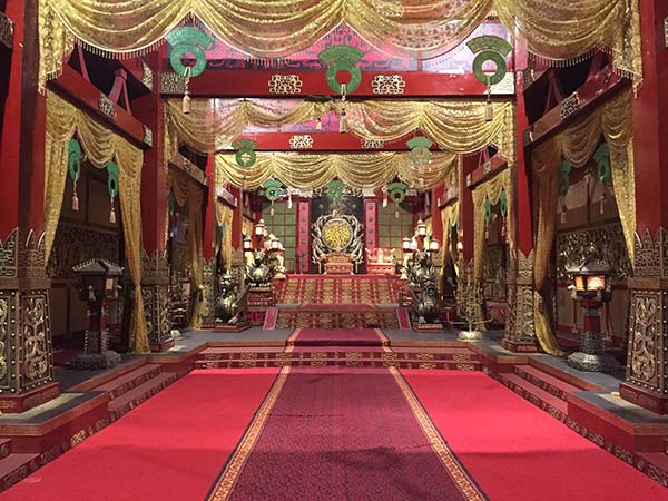 A Shijiazhuang film studio of split personalities