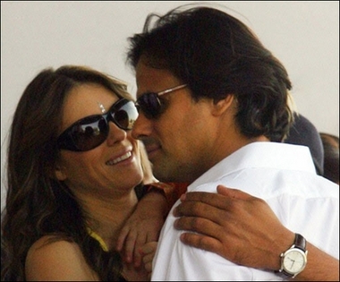 Indian businessman Arun Nayar (R) walks with his wife Elizabeth Hurley and her son Damian (obscured) as they arrive at Jodhpur Airport, 10 March 2007, before boarding an aeroplane for Mumbai.