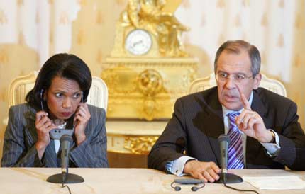 Rice and Putin seek to ease tensions