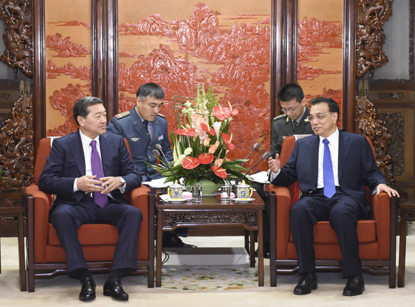China vows to strengthen defense cooperation with Kazakhstan